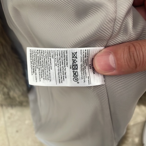 Banana Republic Vest Faux fur. - Picture 3 of 3